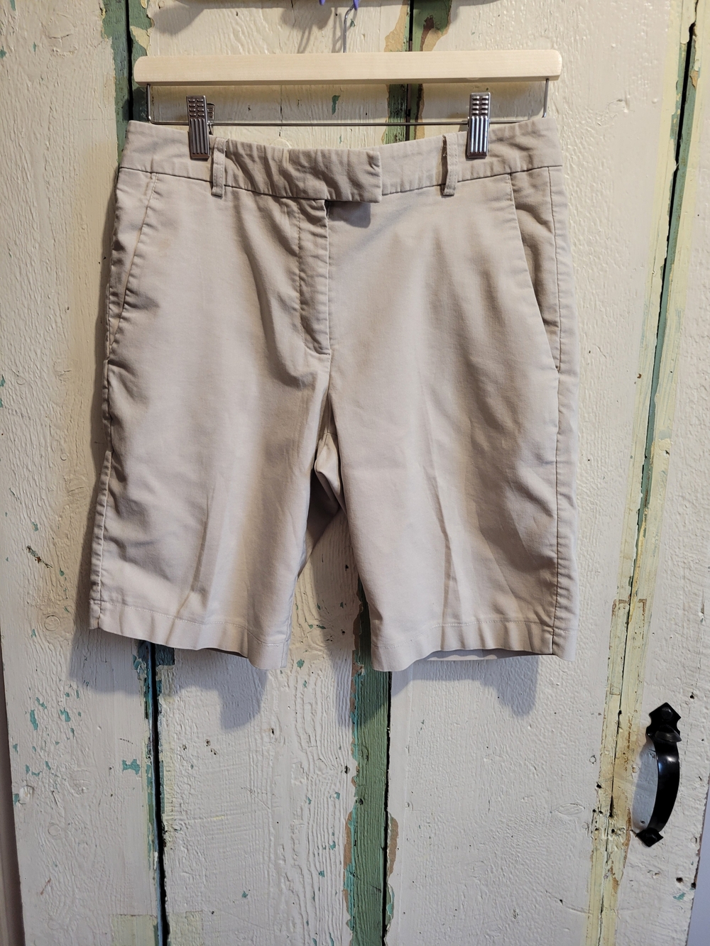 Women's Cream Bermuda Shorts - Tailored Mid-Rise Style